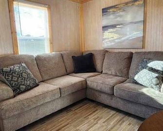 Crappie Cabin - Fremont, Wi - Fremont - Living room