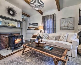 On-Site Pond Spacious Family Home in Jefferson! - Jefferson - Sala de estar