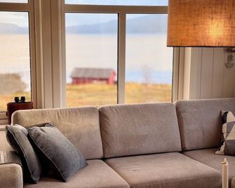 Jacuzzi, fjord view & northern lights - close to Hammerfest & North Cape - Hammerfest - Sala de estar