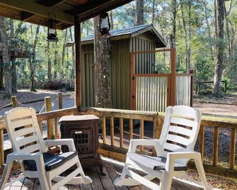 Rustic Treehouse and Cabin Retreat Near the Suwannee River - Old Town - Patio
