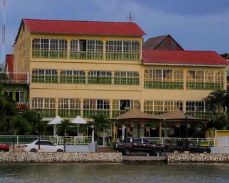 Hotel Petén Express - Flores - Building