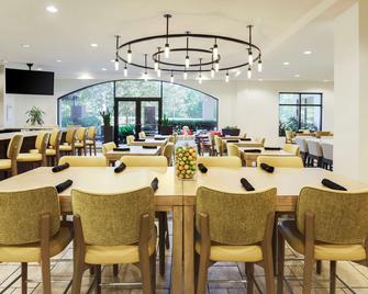 Hilton Garden Inn Raleigh-Durham/Research Triangle Park - דורהאם - מסעדה