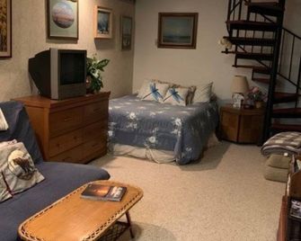 Downtown Historic Former 'Judge's Study' Studio by Ocean - انتشوراج - غرفة نوم