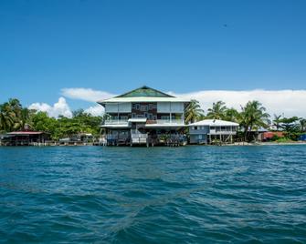 Los Balcones Over The Sea - Carenero - Edificio