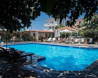 Aegeon Hotel - Karlovasi - Pool