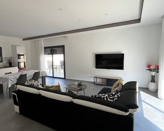 4-bedroom villa with pool - Les Tourrettes