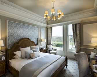 Down Hall Hotel - Bishop's Stortford - Bedroom