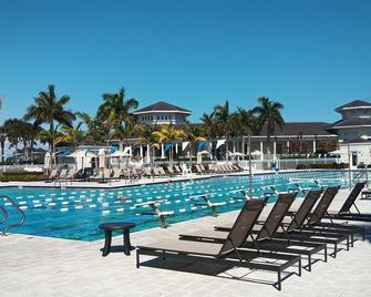 2miles 2 Beach-Dip Pool-2 King Beds- Large fenced yard - North Palm Beach - Pool