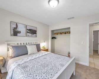 One level home on acreage with privacy - Seffner - Bedroom