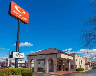 Econo Lodge & Suites - Clarksville - Building