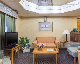 Econo Lodge & Suites Clarksville near Governors Square Mall - Clarksville - Soggiorno