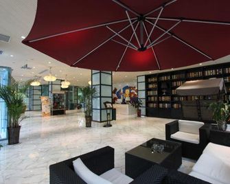 Friday Holiday Hotel (Jiaozuo High-Speed Railway Station Jiaozuo Normal College) - Jiaozuo - Лоббі