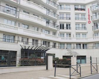 Bright studio apartment with parking and balcony - Issy-les-Moulineaux