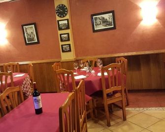 Pensión Restaurante Avenida - Білафранка-дал-Панадес - Ресторан