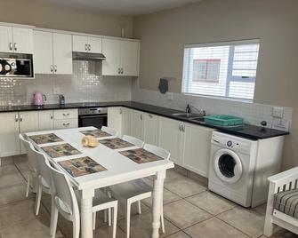 Withuis Hartenbos - No Load Shedding - Hartenbos - Kitchen