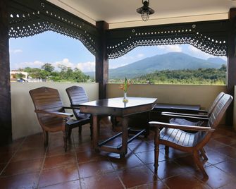 Melva Balemong - Ungaran - Balcony