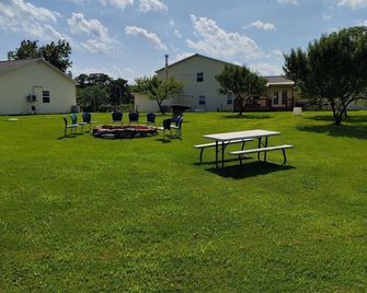 New! Village Of Hope - Cabin #5 - Ava - Patio