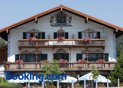 Hotel Gasthof Neuwirt - Holzkirchen - Gebouw