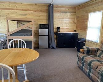 Wonderful Cabin that Sleeps 12 near the Cedar River in Letts, Iowa - Columbus Junction - Sala de estar