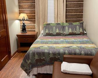 Bear Mountain Bridge Motel Regular Room - Fort Montgomery - Bedroom