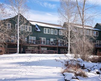 Updated Townhome w/ Deck, Lake & Mountain Views, 18 mi to Aspen, Dog Friendly! - Basalt - Building