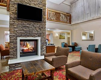 La Quinta Inn & Suites by Wyndham Boone University - Boone - Salónek