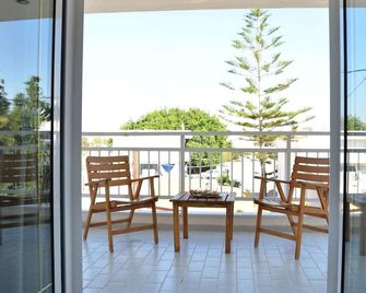 Hotel Anna Apartments - Kokkini Hani - Балкон