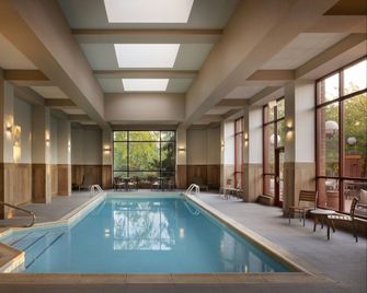 Embassy Suites by Hilton Lexington/UK Coldstream - Lexington - Pool