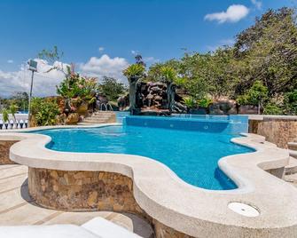 Hotel Le Priss - Quepos - Piscina