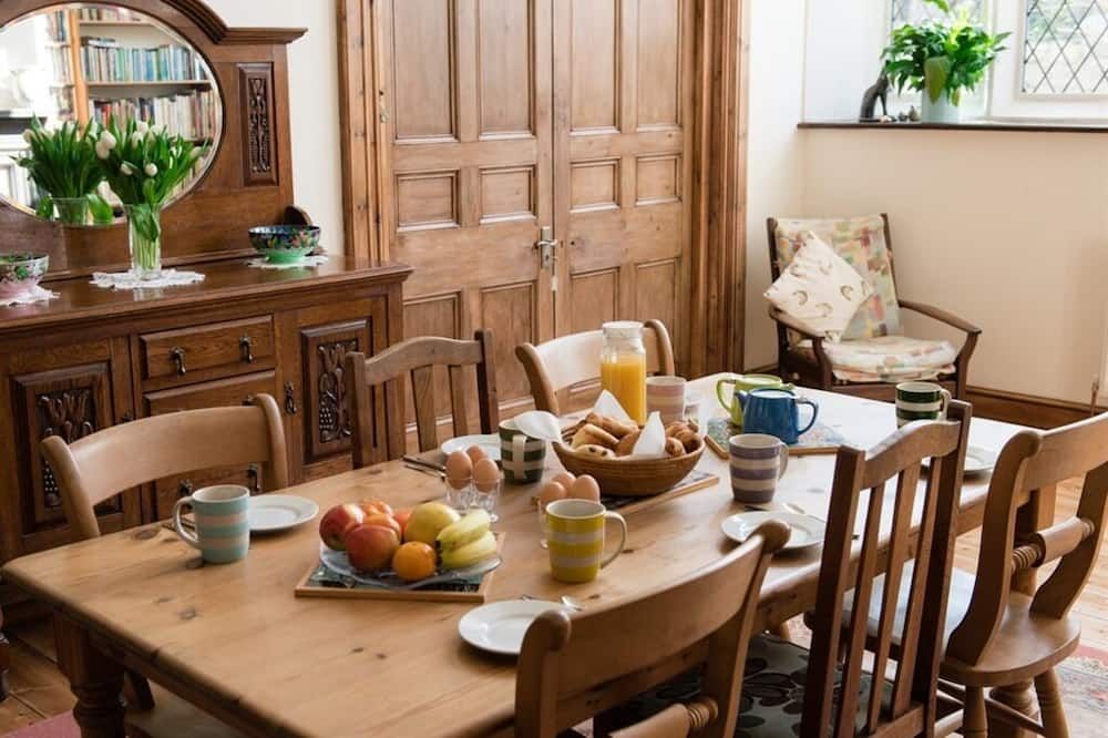ذا سكول هاوس - بريدجووتر - غرفة طعام