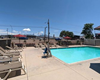 Motel 6-Kingman, Az - Route 66 East - Kingman - Piscina