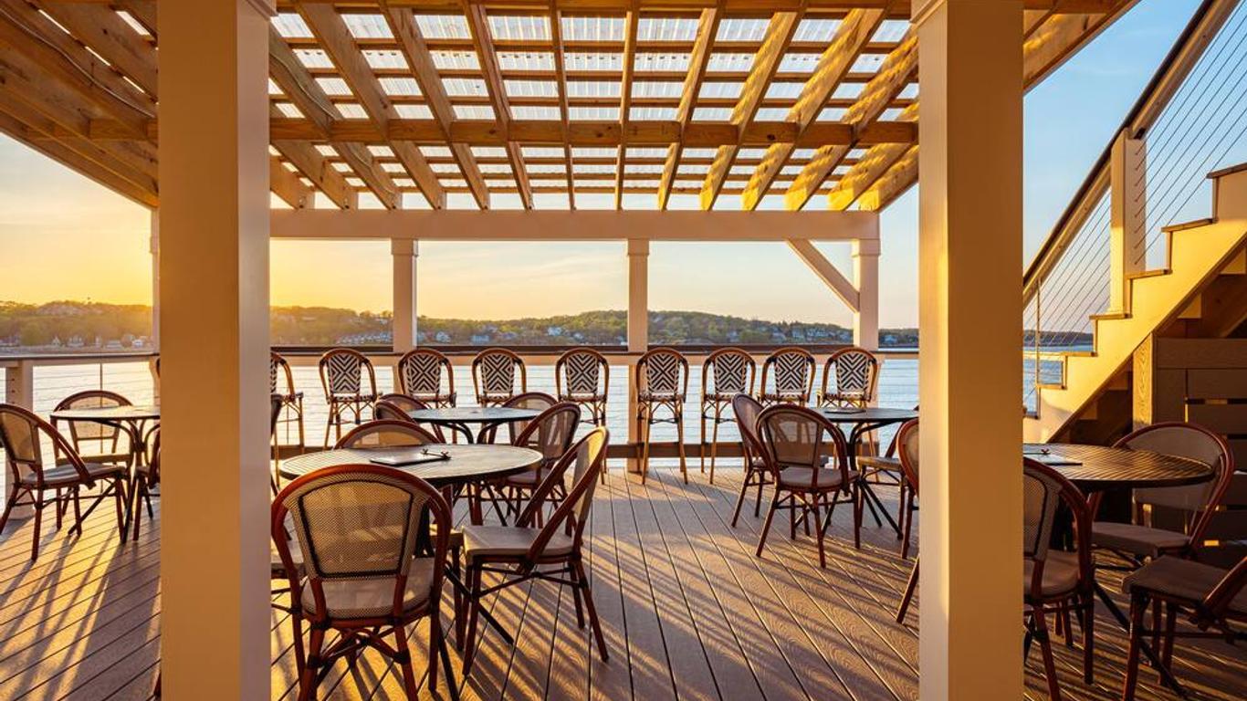 Bearskin Neck Motor Lodge