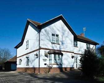 ستانستيدلودج إيربورت لودج - بيشوبس ستورتفورد - مبنى