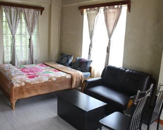 Pumpkin Streamside Guest House - Cherrapunji - Bedroom