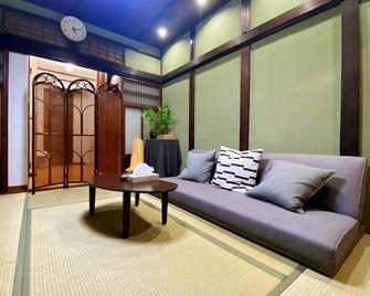 miyu reitsuki wahuukodate - Osaka - Living room