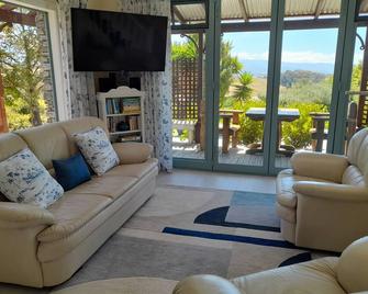 Delightful sunny house with stunning rural & ocean views, swimming pool & spa - Tasman