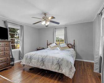 Magnolia House - charming 3-bedroom house in Semmes, Alabama - Semmes - Bedroom