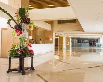 Royce Hotel & Casino - Angeles City - Lobby