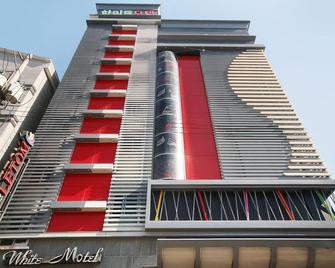 White Motel - Geoje - Edificio