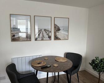 Large One Bed Basement Apartment - Lowestoft - Restaurante