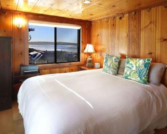 Awesome Location & Views - Dillon Beach - Bedroom