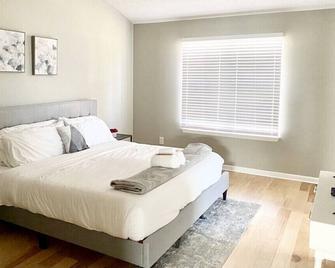 Sun Lit Stylish Modern Treasure,close to Road Atlanta Long Term Stay Welcome! - Flowery Branch