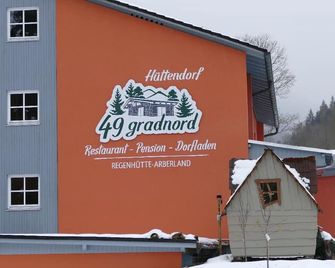Pension Hüttendorf 49 gradnord - Bayerisch Eisenstein - Κτίριο