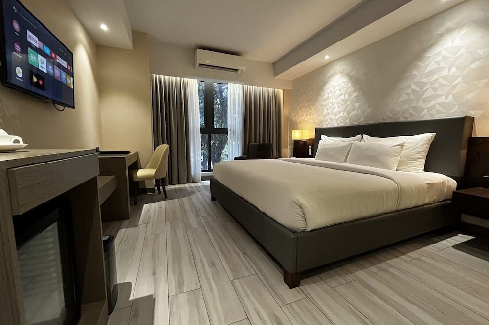 Capitol Hill Hotel and Suites - Angeles City - Bedroom