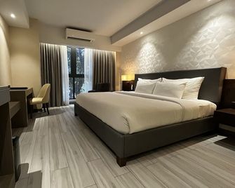 Capitol Hill Hotel and Suites - Angeles City - Bedroom