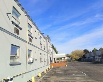 London residency inn - London - Building