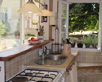 Emma's Cottage Cottage Quiet In The Vineyards 3km From The Town. Near Royan - Gémozac - Cocina