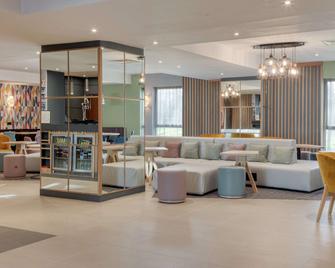 Hampton by Hilton Corby/Kettering - Corby - Salónek