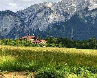 Landhotel Gasthof Eichhof Natters - Natters - Вигляд зовні