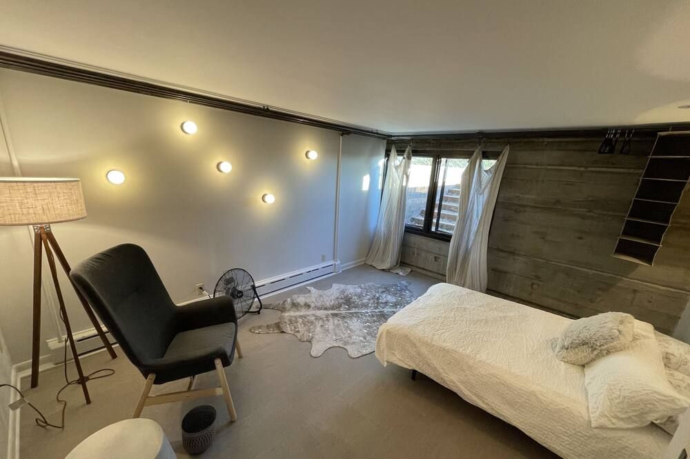 Sunset House Lower Level - אנקוראג' - חדר שינה